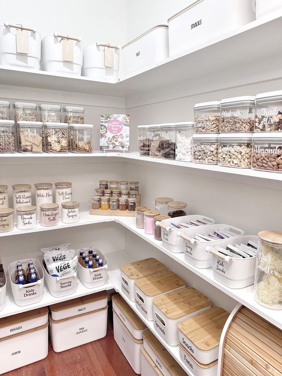 Фото № 8: Рациональное хранение в кладовке: 15 стильных решений