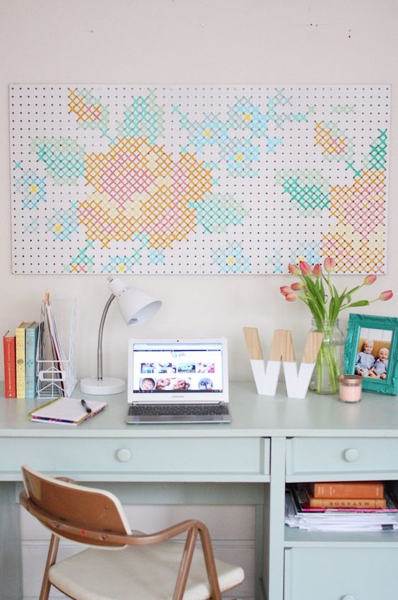 Фото № 33: Пегборд в интерьере: как организовать креативное хранение в разных комнатах — 18 ярких идей