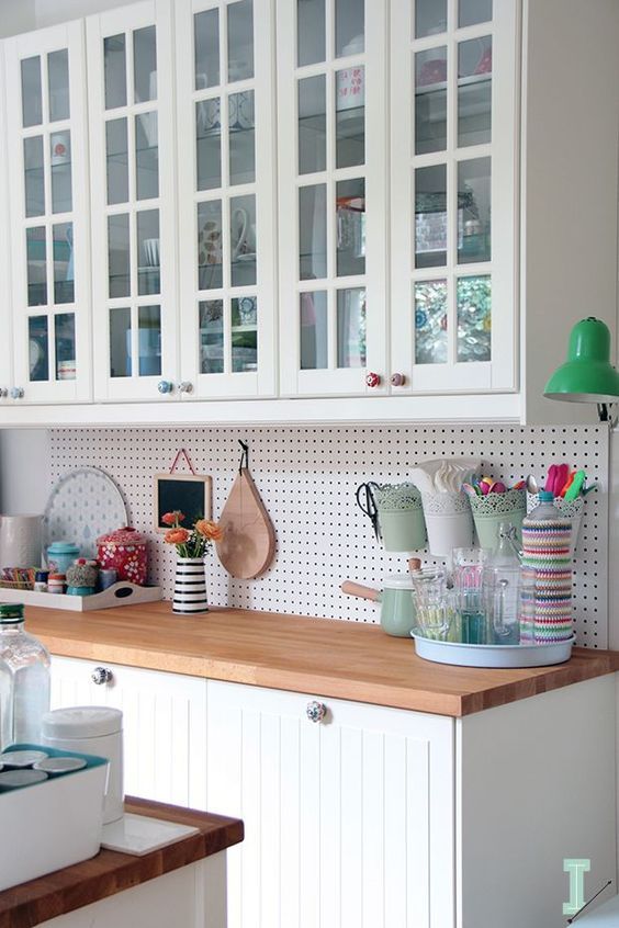 Фото № 17: Пегборд в интерьере: как организовать креативное хранение в разных комнатах — 18 ярких идей