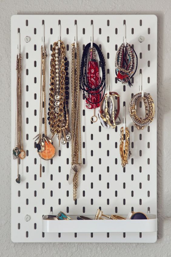 Фото № 22: Пегборд в интерьере: как организовать креативное хранение в разных комнатах — 18 ярких идей