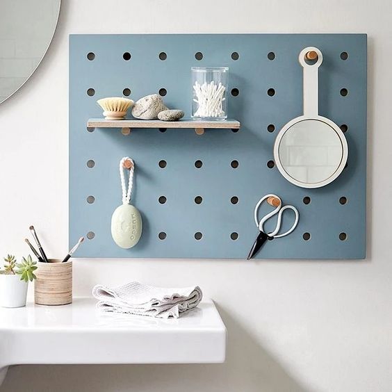 Фото № 11: Пегборд в интерьере: как организовать креативное хранение в разных комнатах — 18 ярких идей