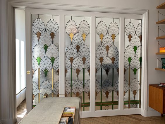 Фото № 10: Витражи в интерьере: 20 идей по применению