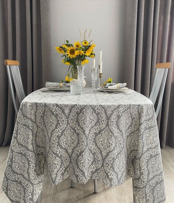 Фото № 6: Выбор скатерти на стол в гостиную или кухню: что нужно знать