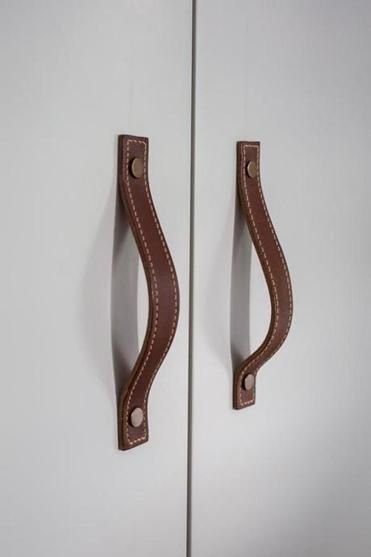 Фото № 13: Кожа в интерьере гостиной: 15 интересных идей