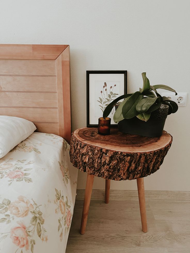 Фото № 8: Все лучшее — в спальню: 15 нестандартных прикроватных тумбочек