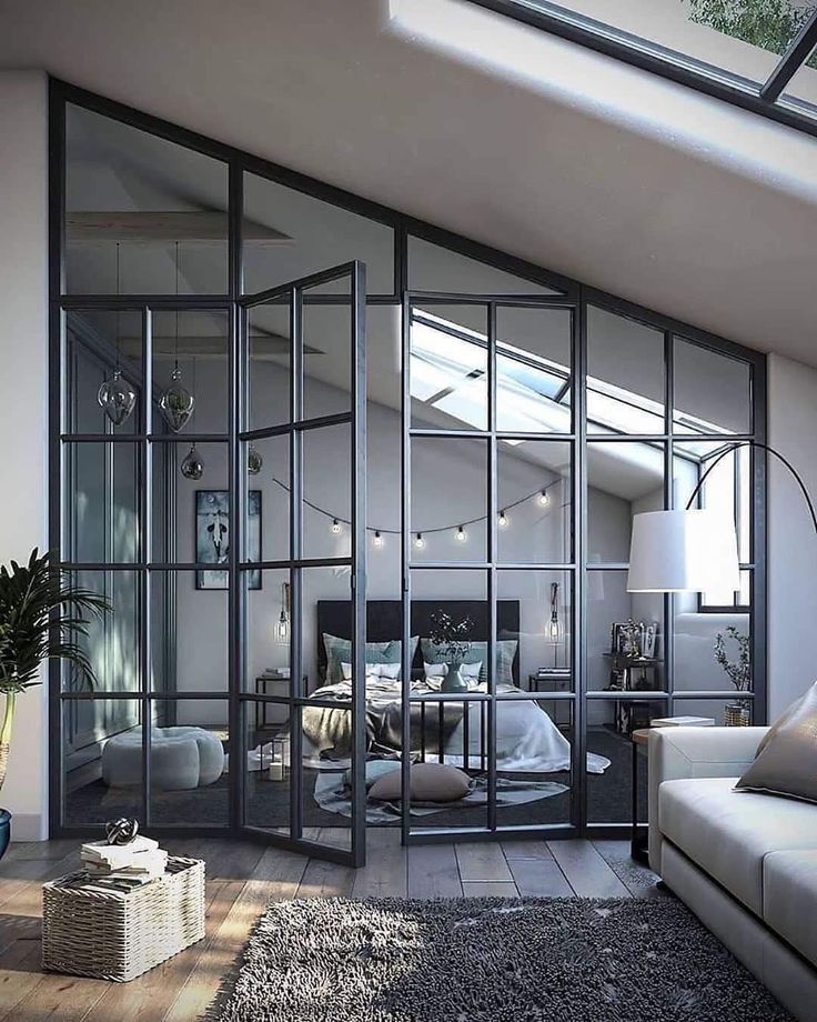 Фото № 1: Зонирование квартиры стеклом: за и против