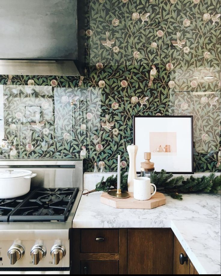 Фото № 18: Стеклянный фартук для кухни: 23 идеи