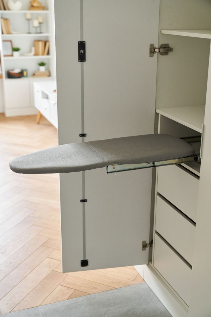 Фото № 1: Современные варианты дизайна мебели-трансформера для малогабаритной квартиры