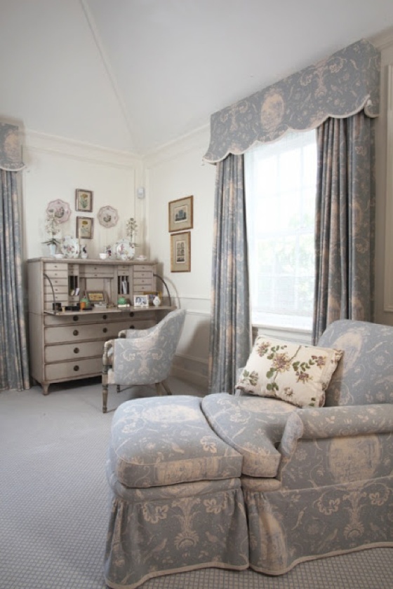 Фото № 2: Красивые ламбрекены для зала: 10 примеров современного дизайна