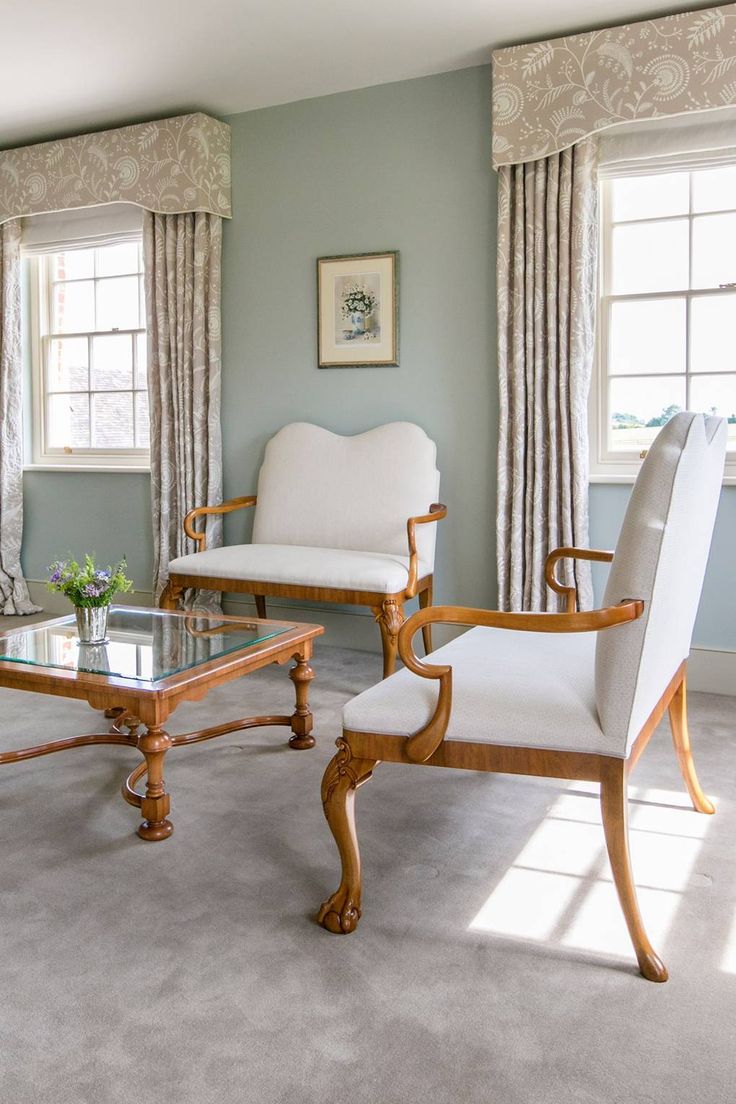 Фото № 4: Красивые ламбрекены для зала: 10 примеров современного дизайна