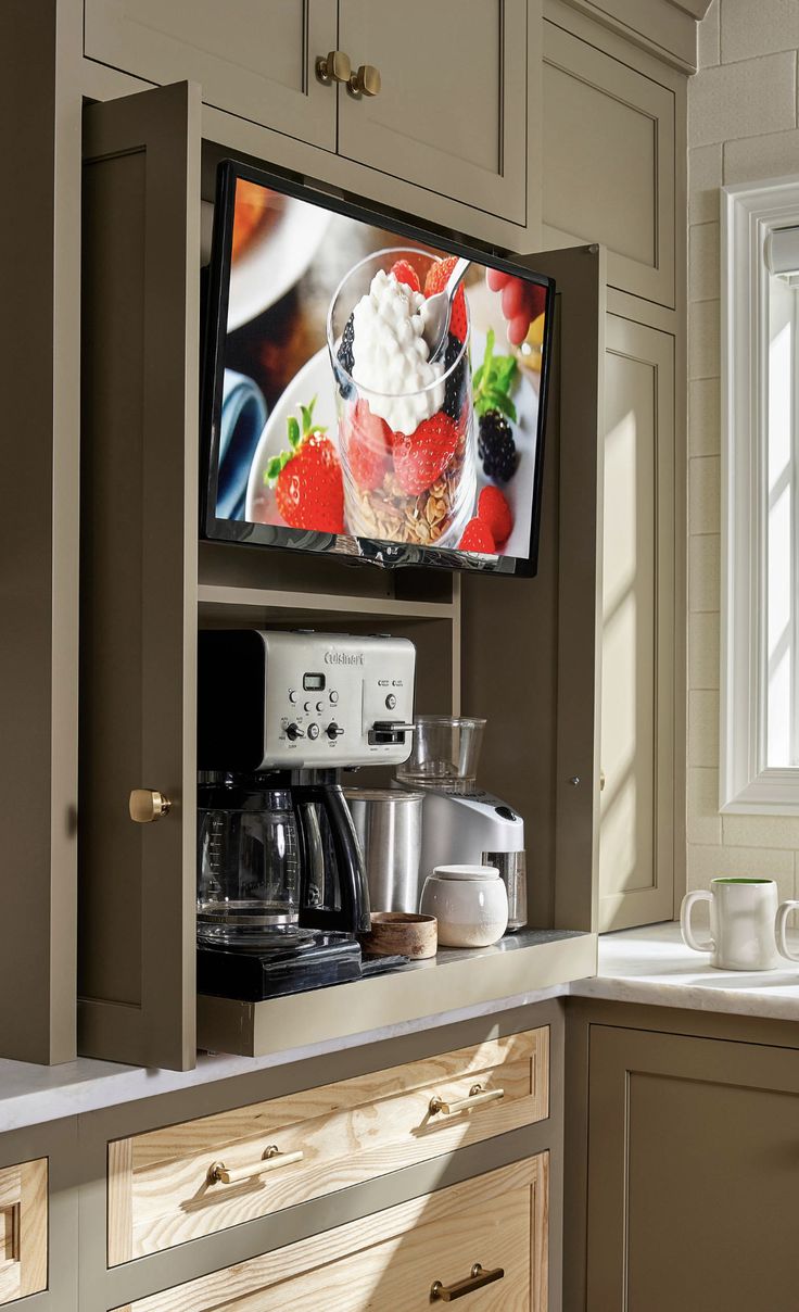 Фото № 6: Где повесить телевизор на кухне: 7 дельных советов