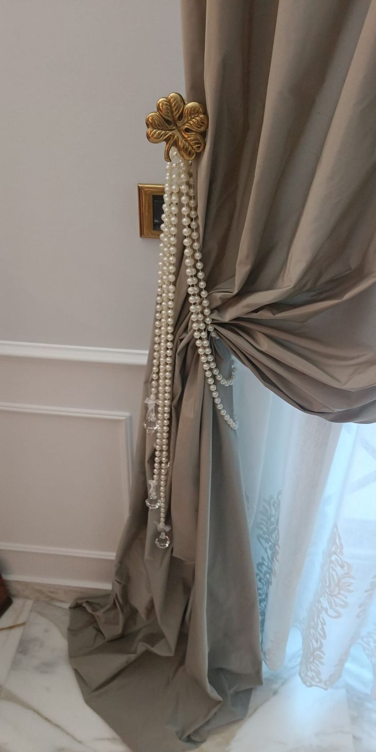 Фото № 9: Как красиво оформить шторы подхватами: 10 идей 