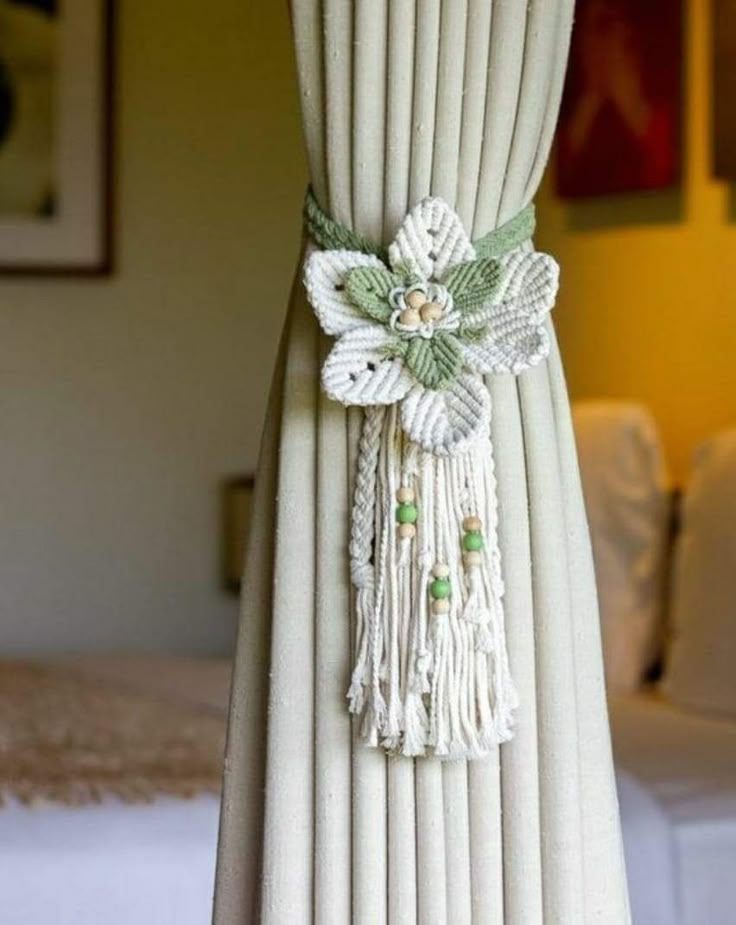 Фото № 10: Как красиво оформить шторы подхватами: 10 идей 