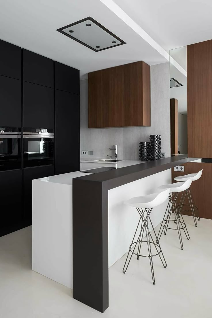 Фото № 16: 24 черно-белых кухонь 