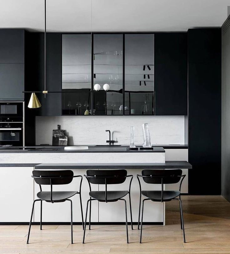Фото № 14: 24 черно-белых кухонь 