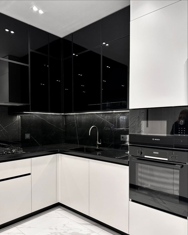 Фото № 8: 24 черно-белых кухонь 