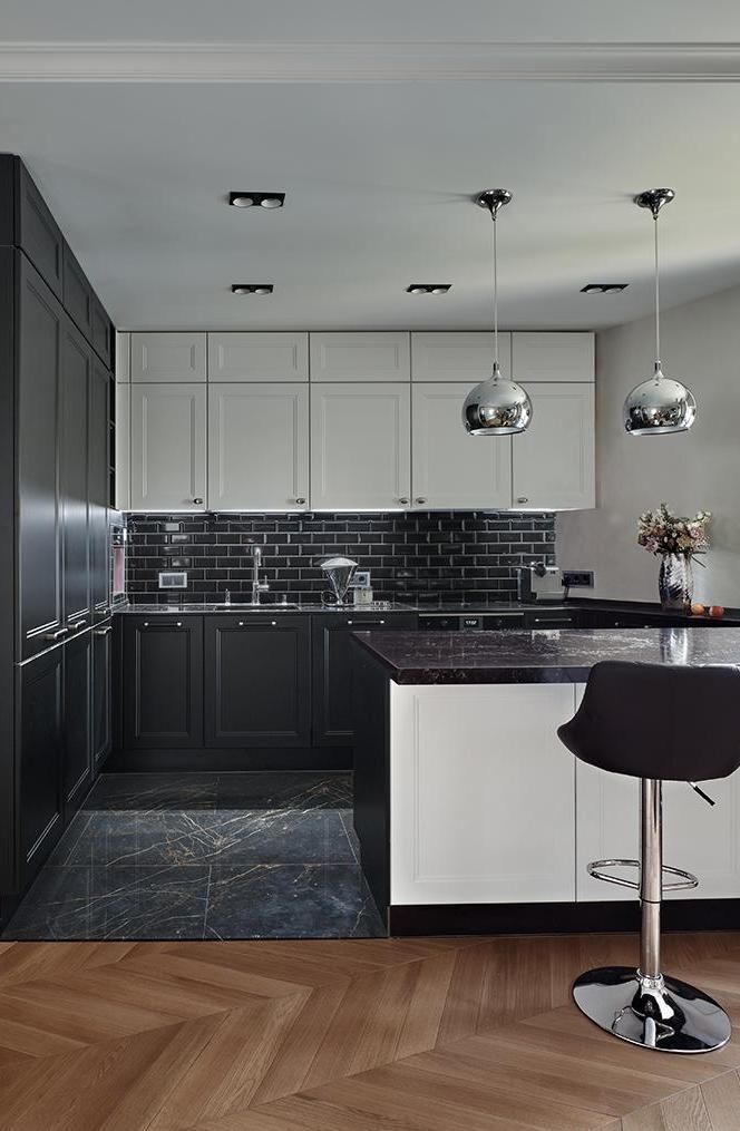 Фото № 7: 24 черно-белых кухонь 
