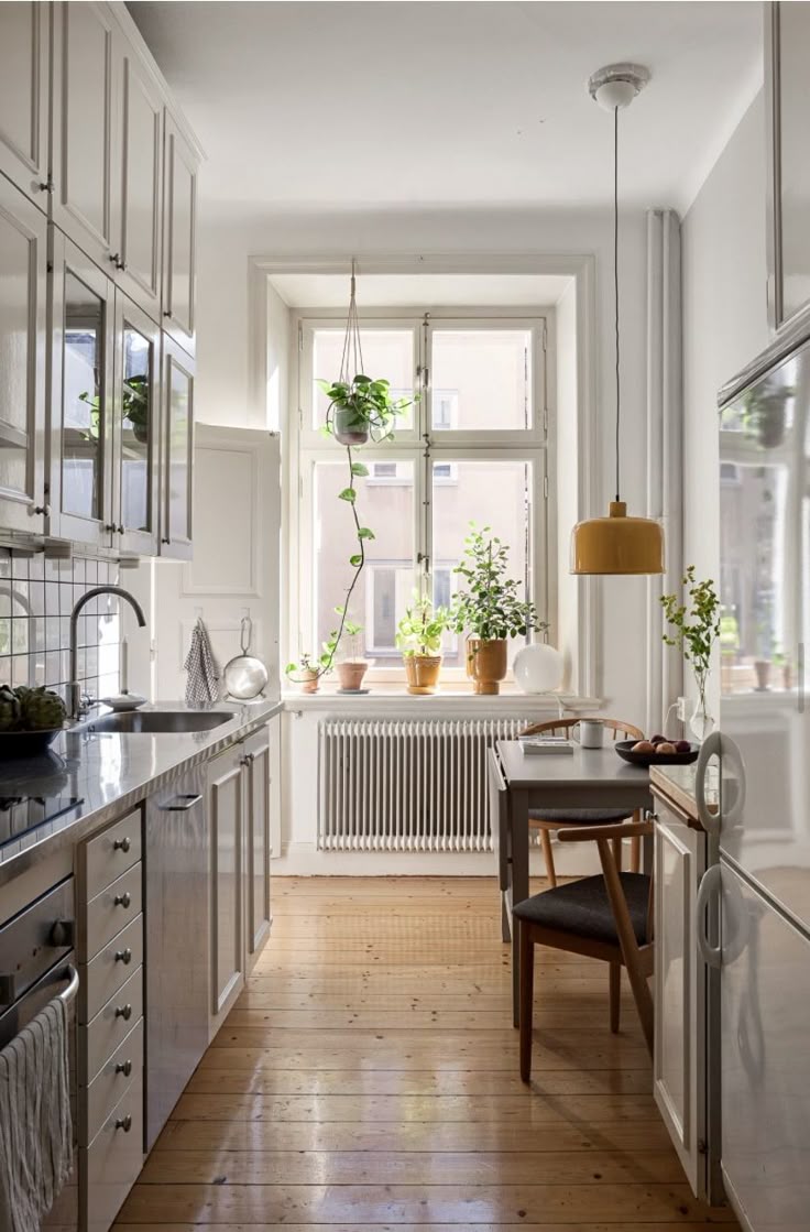 Фото № 7: Дизайн узкой кухни: 16 способов оформить интерьер стильно