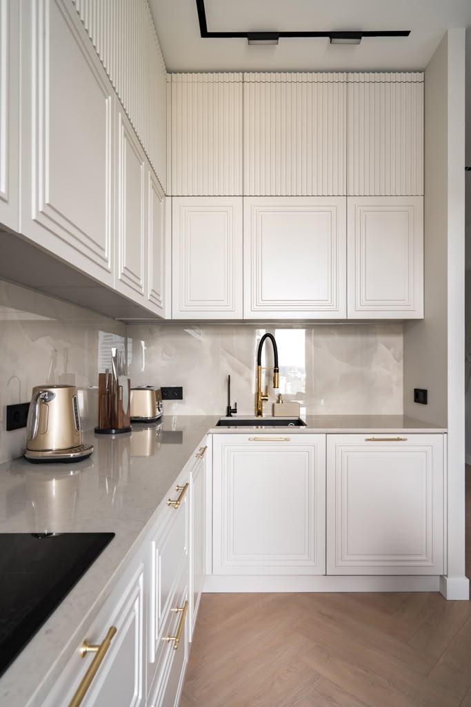 Фото № 25: 25 белых кухонь с ярким дизайном