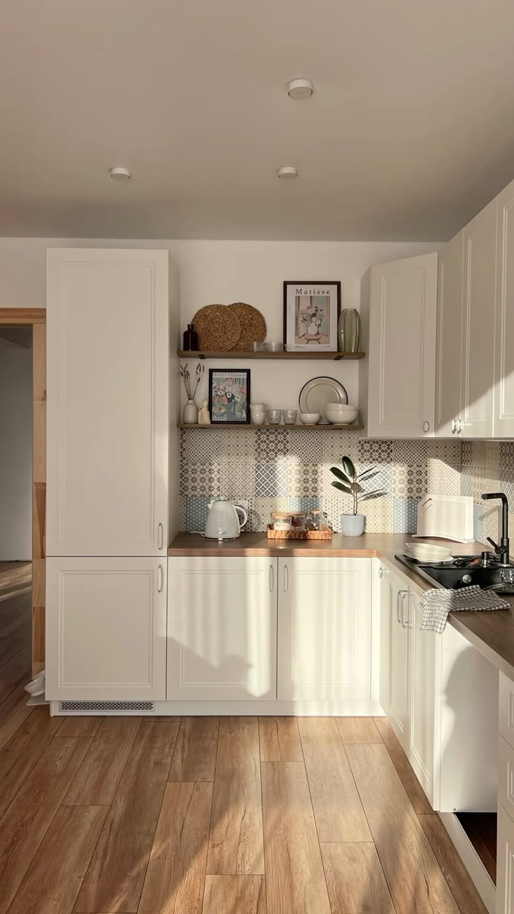 Фото № 15: 25 белых кухонь с ярким дизайном