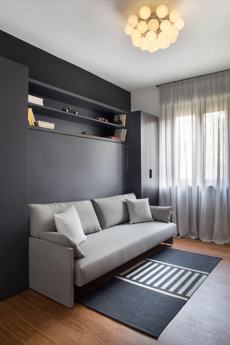 Фото № 10: Как обустроить узкую спальню: 13 практичных советов от ReRooms