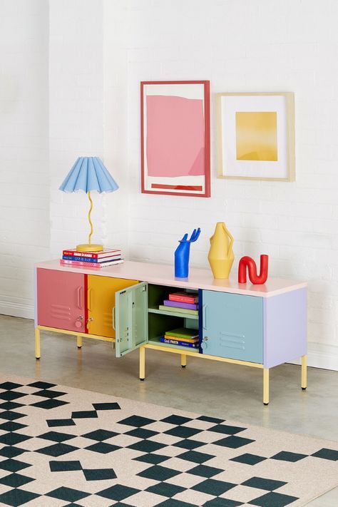 Фото № 3: Храним вещи ярко: 10 цветных комодов в интерьере