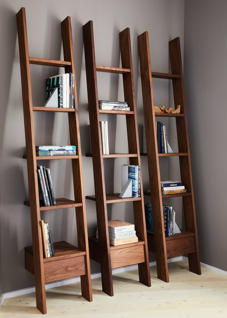 Фото № 4: Стеллажи в гостиной: практичные и красивые идеи от ReRooms