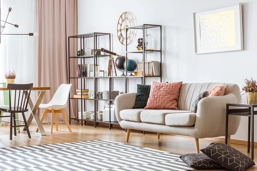 Фото № 2: Стеллажи, модули и этажерки: как и где хранить вещи в маленькой квартире 