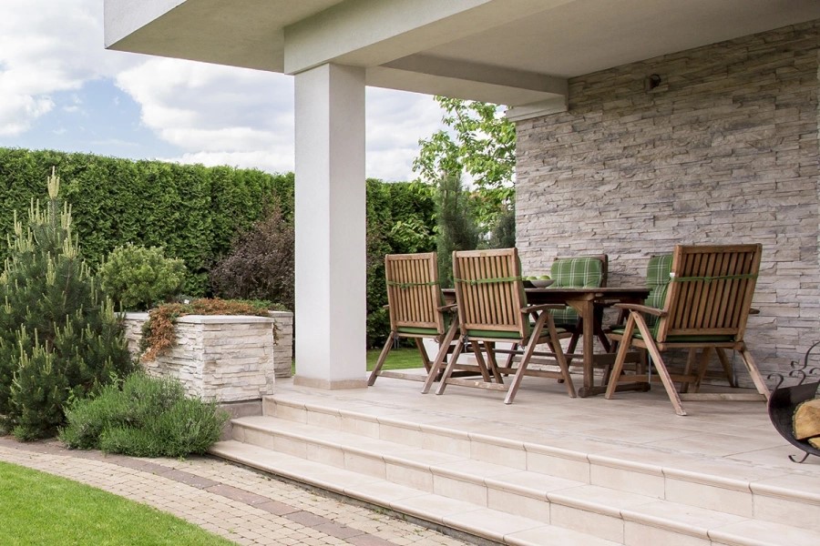 Фото № 1: Морской стиль, ванна-пруд и зеркала: как создать зону для отдыха на даче 