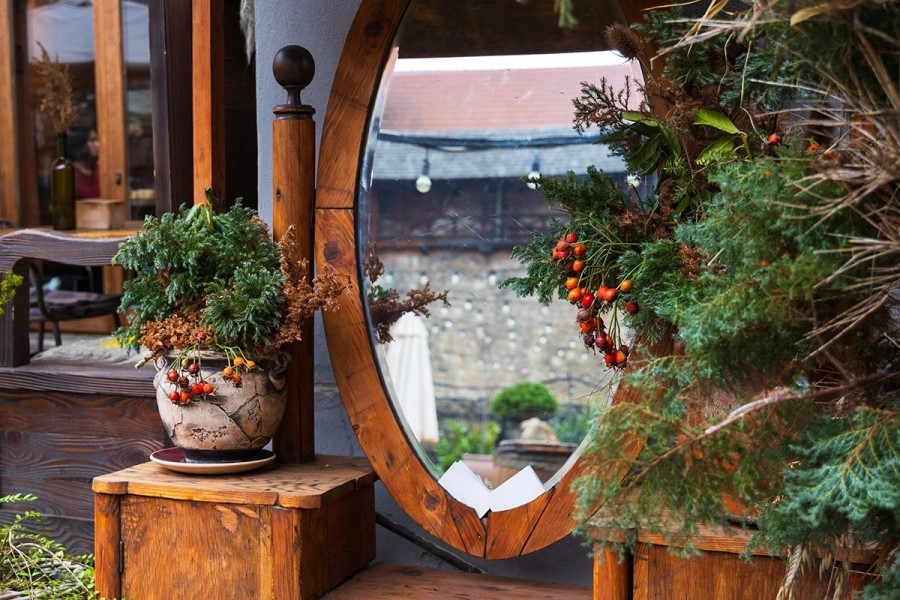 Фото № 3: Комод-огород и зеркало-пруд: как создать арт-объект на даче