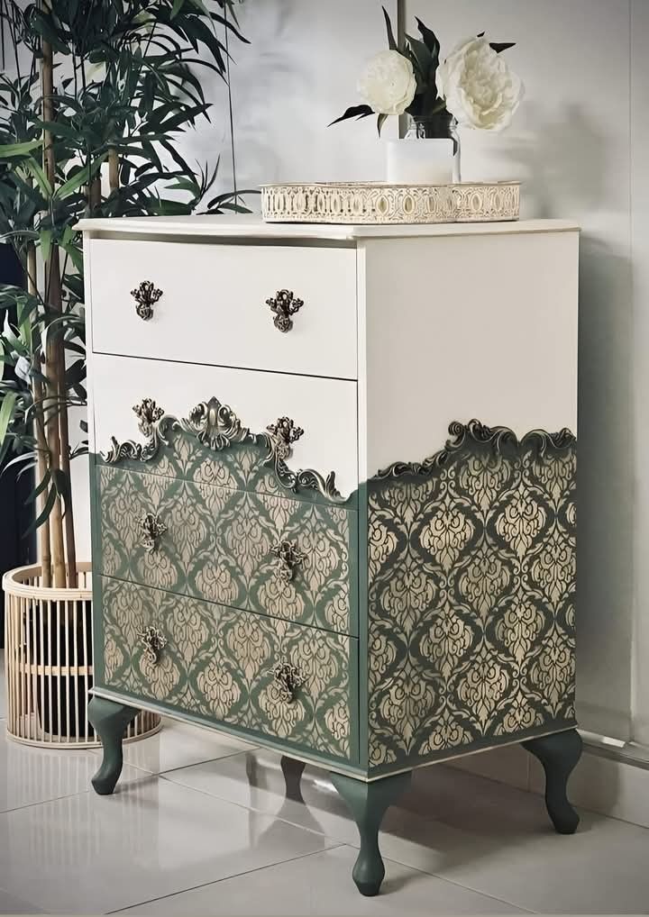 Фото № 9: Храним вещи ярко: 10 цветных комодов в интерьере