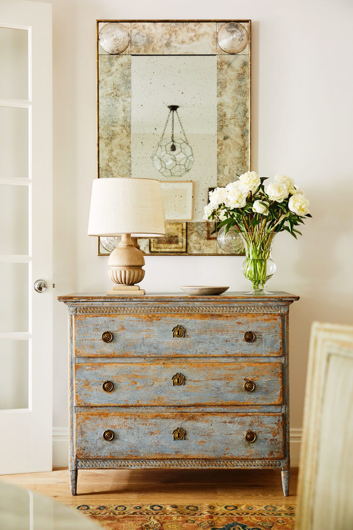 Фото № 4: Храним вещи ярко: 10 цветных комодов в интерьере