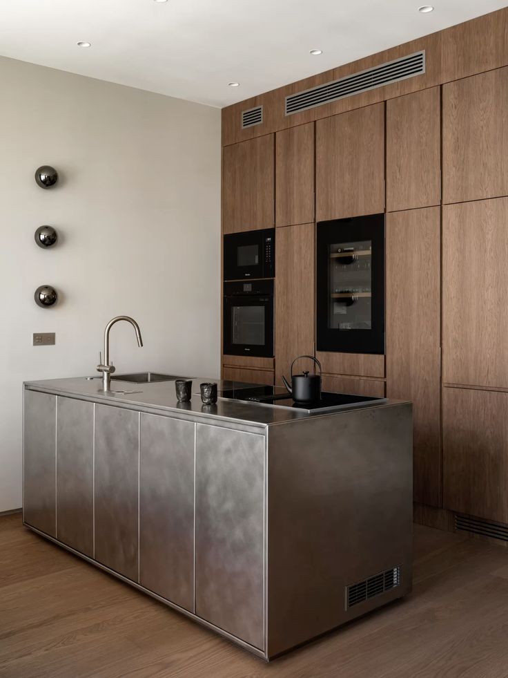 Фото № 1: Металл снова на волне популярности: 10 оригинальных идей для преображения интерьера