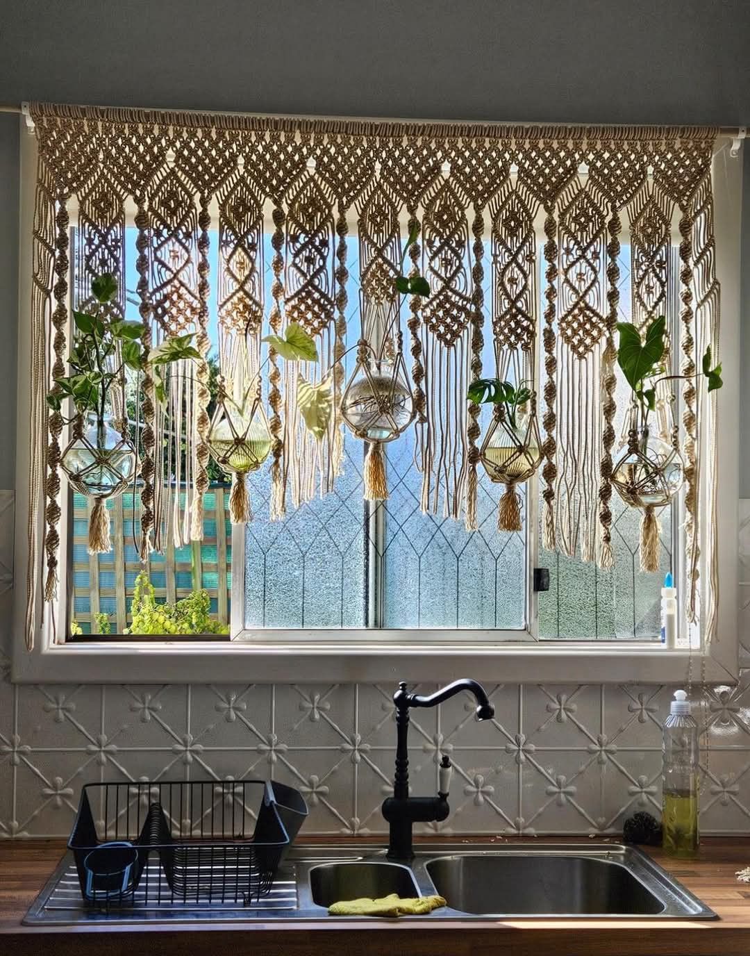 Фото № 3: Как оформить шторы на кухне: 10 оригинальных идей