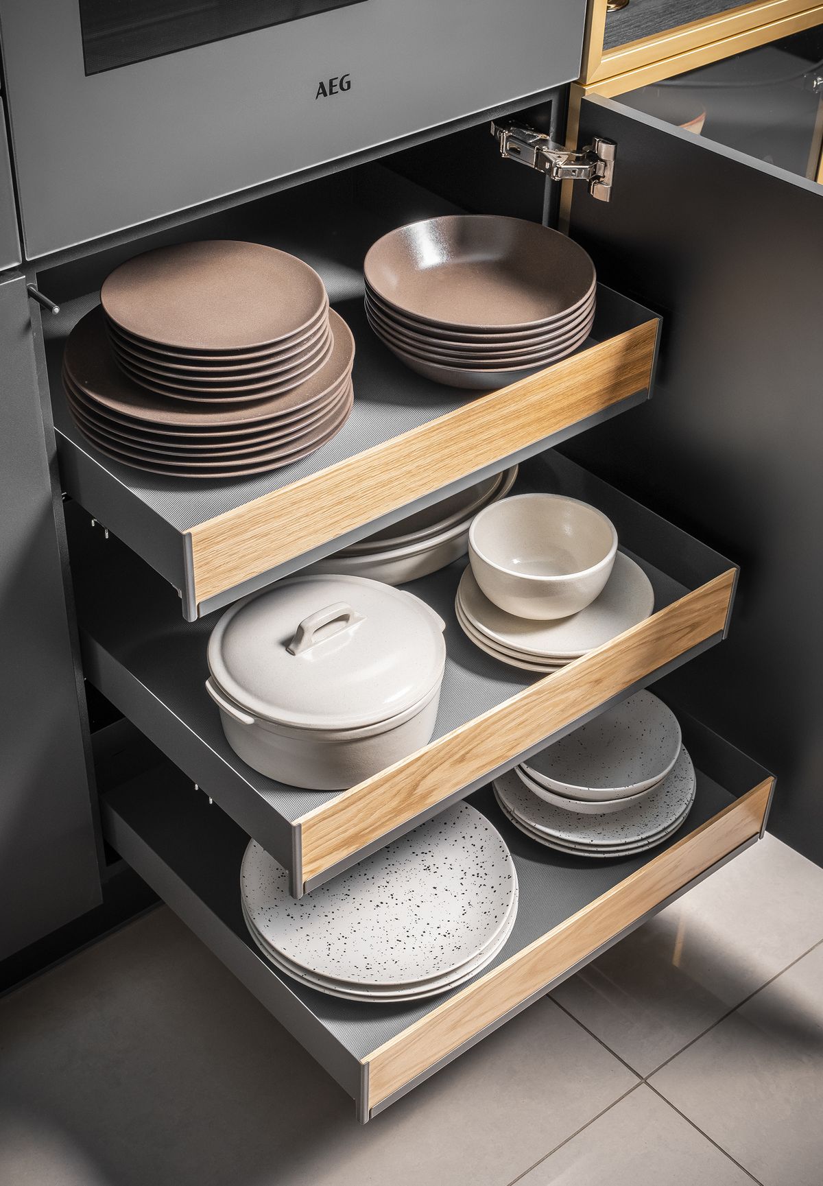 Фото № 11: Как в аптеке: 20 вариантов хранения для кухни