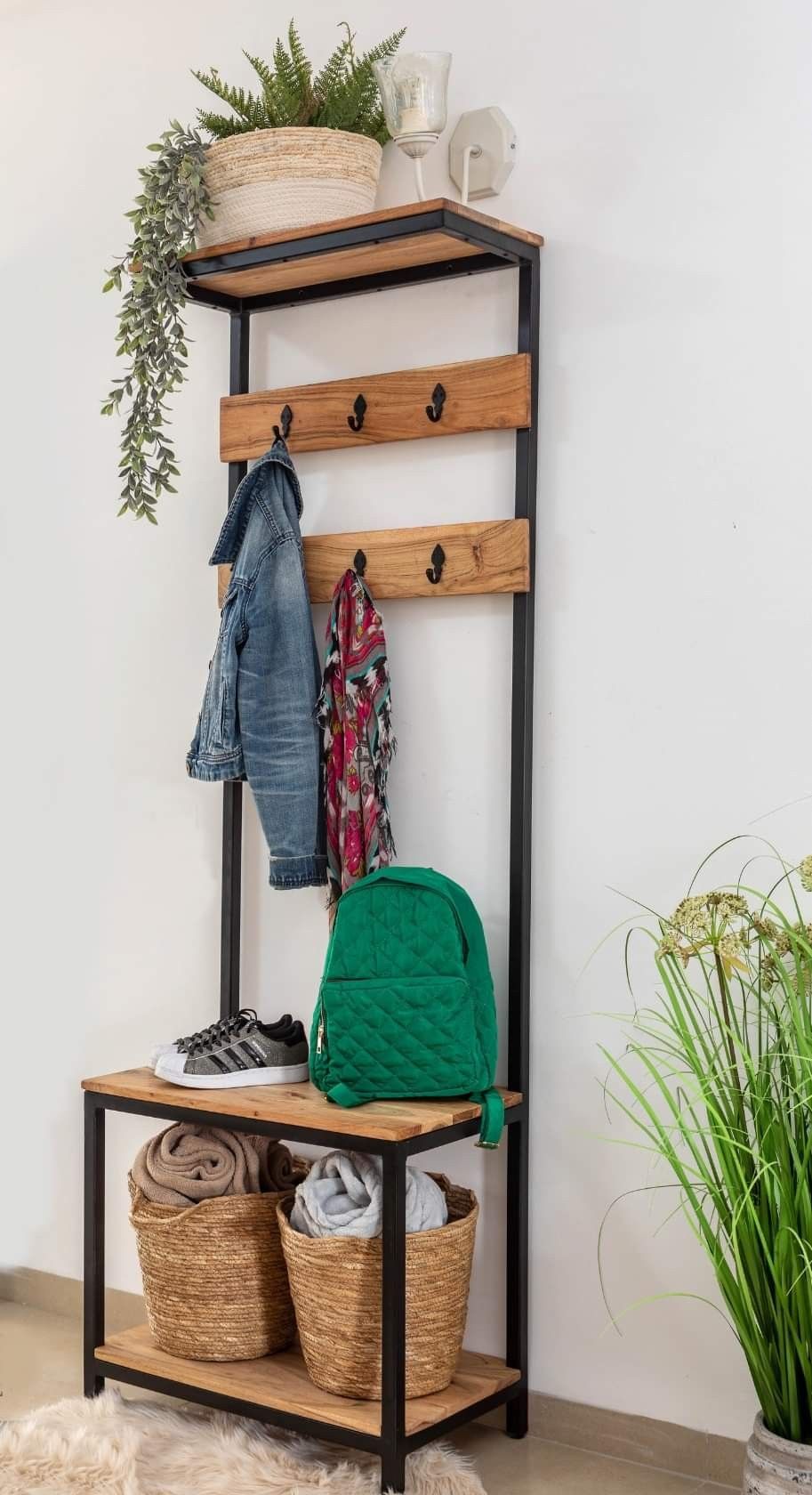 Фото № 1: Как оформить место для сидения в прихожей: 11 стильных идей