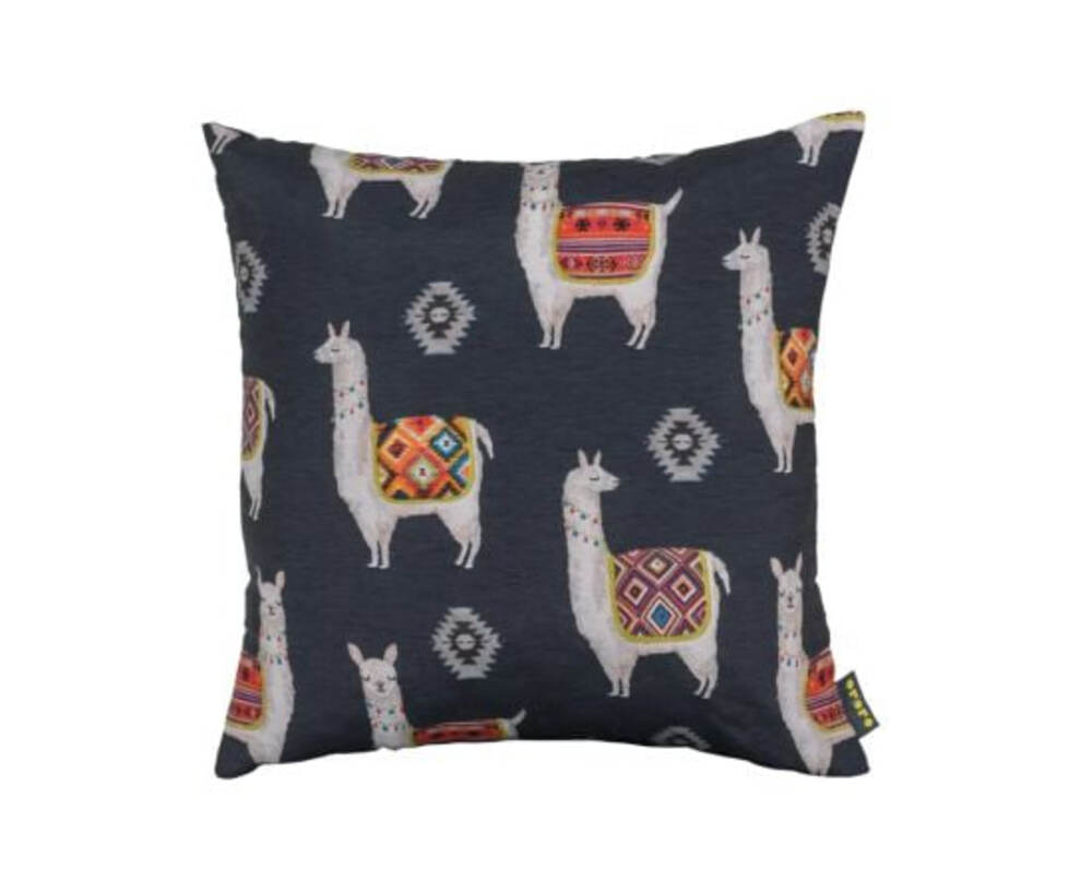 Фото № 1: Декоративные подушки на кровати: 10 оригинальных идей